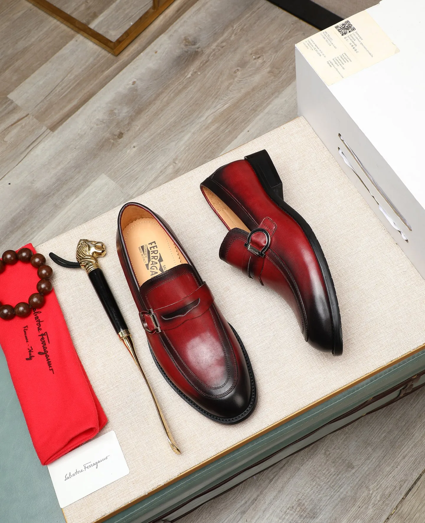 Men's shoes 💰560 📛📛(water-dyed cow lining) Salvatore Ferragamo high-end (Salvatore Ferragamo) is the world's top luxury footwear brand. It comes from the fashion kingdom of Italy. It is famous all over the world for its traditional handmade design and novel styles... 🚶🏻🚶🏻New suit shoes are available simultaneously at the counter. This model is made of pure handmade imported Italian calfskin fabric ➕soft water-dyed cowhide lining Original authentic outsole🌀🌀Size: 38➖44 (45 46 customized)
